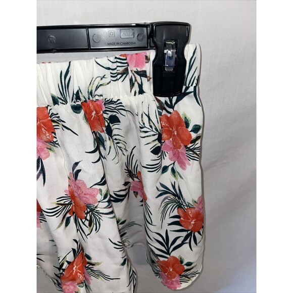 Madden NYC Hot Pants Women’s Size Small White Floral Elastic Waist 24 Inseam 2 - Picture 4 of 12